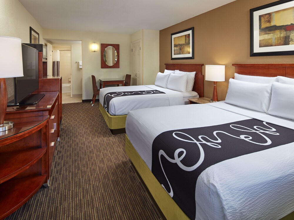 La Quinta Inn & Suites by Wyndham San Diego SeaWorld/Zoo