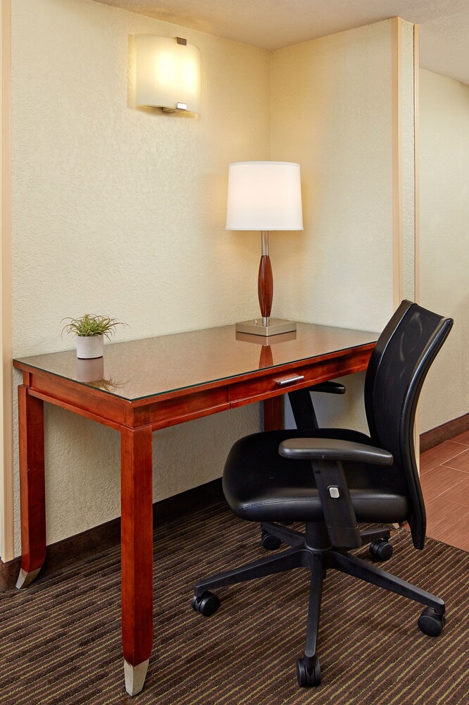 La Quinta Inn & Suites by Wyndham San Diego SeaWorld/Zoo