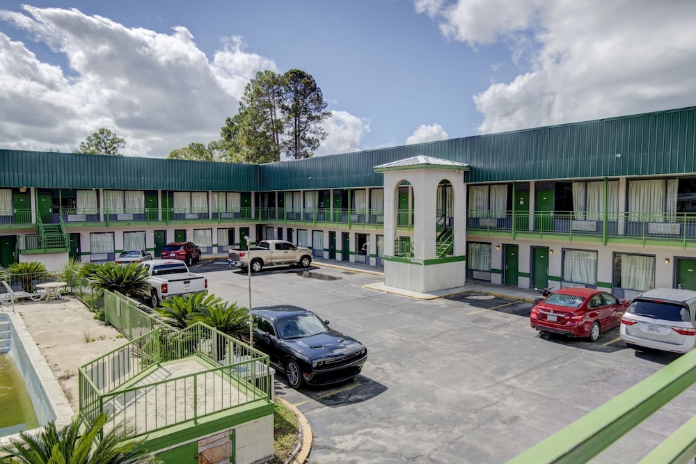 hotels and motels in douglas ga