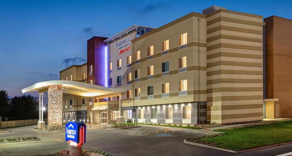 Fairfield Inn And Suites By Marriott Batesville In Oxford Hotel Featured Image