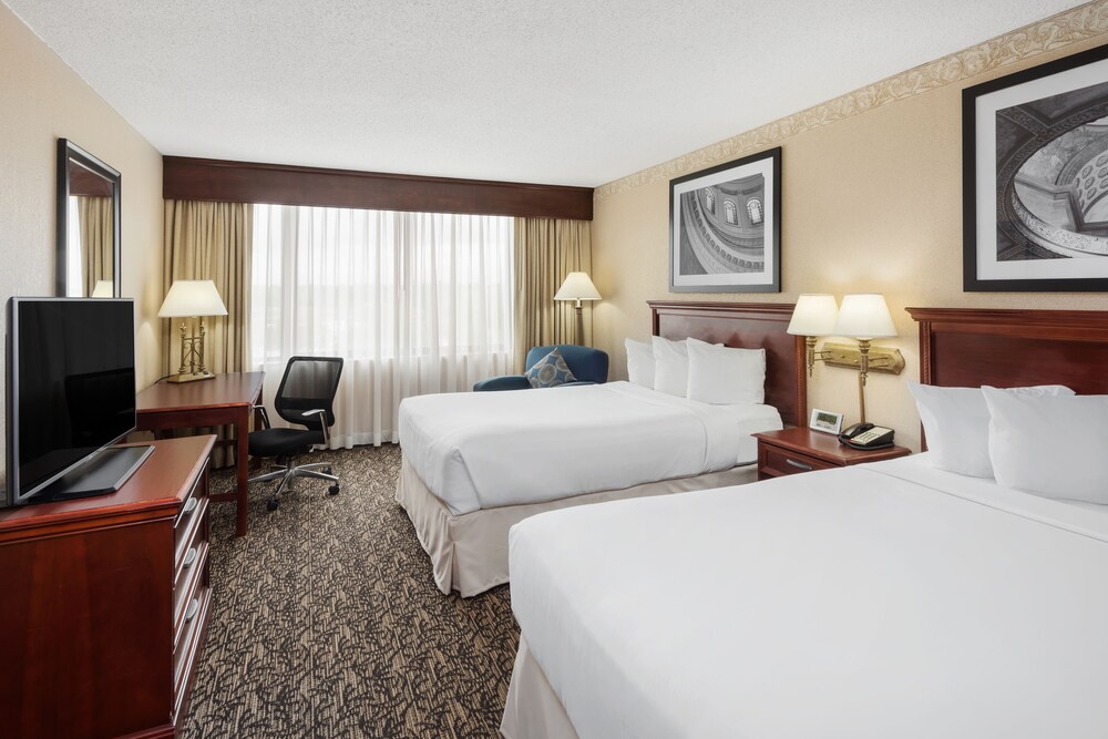 Capitol Plaza Hotel Jefferson City In Columbia Rates Capitol Plaza Hotel Jefferson City 3 5 Out Of 0 Interior Detail Featured Image