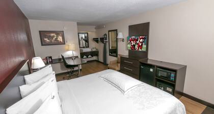 Red Roof Inn PLUS+ Statesville