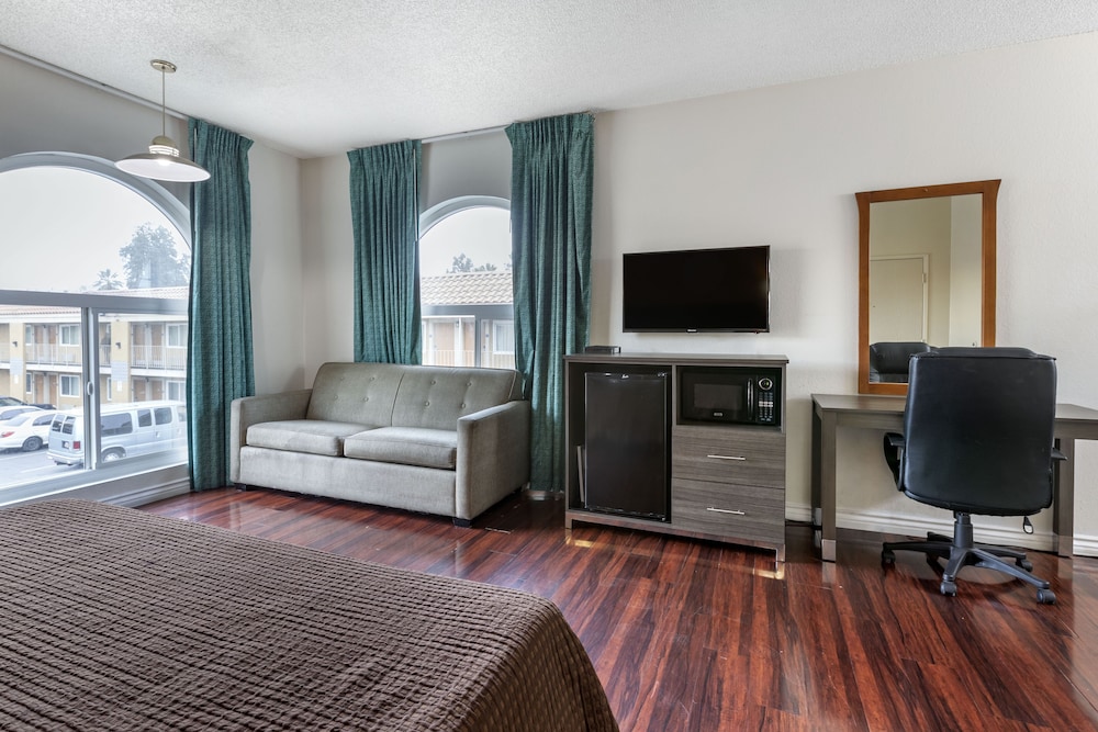 Riverside Inn & Suites in Riverside | Best Rates & Deals on Orbitz