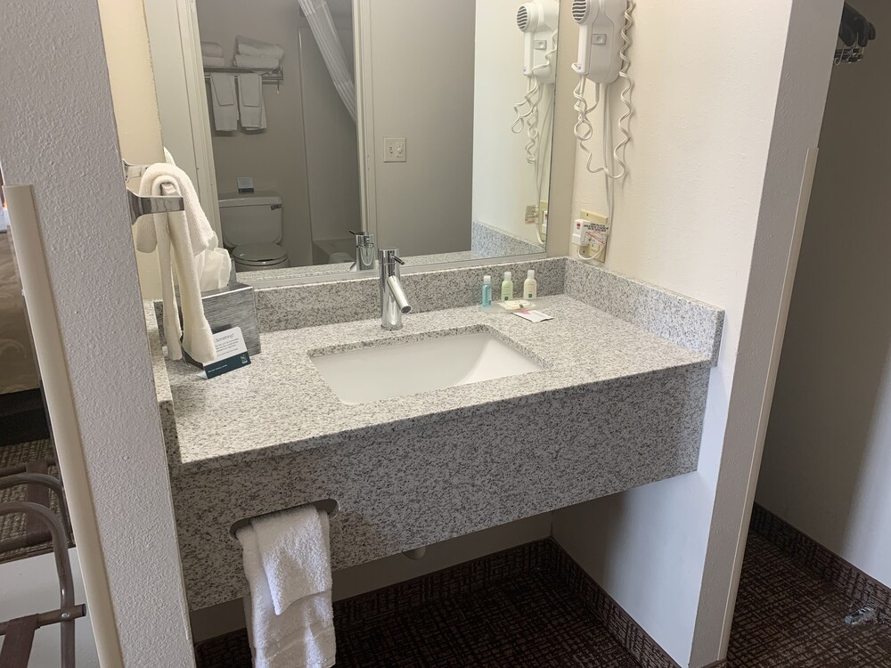 Bathroom sink, Quality Inn