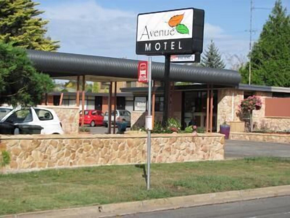 Avenue Motel