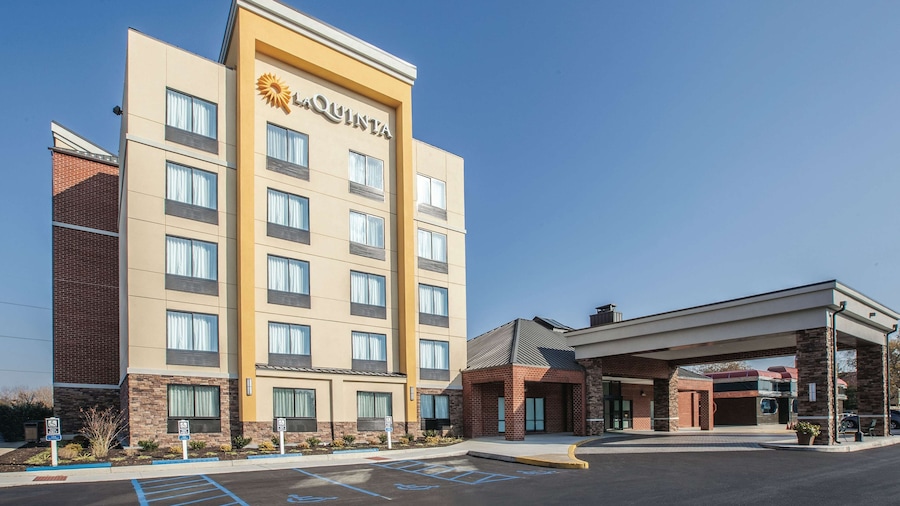 La Quinta Inn & Suites by Wyndham Philadelphia Airport