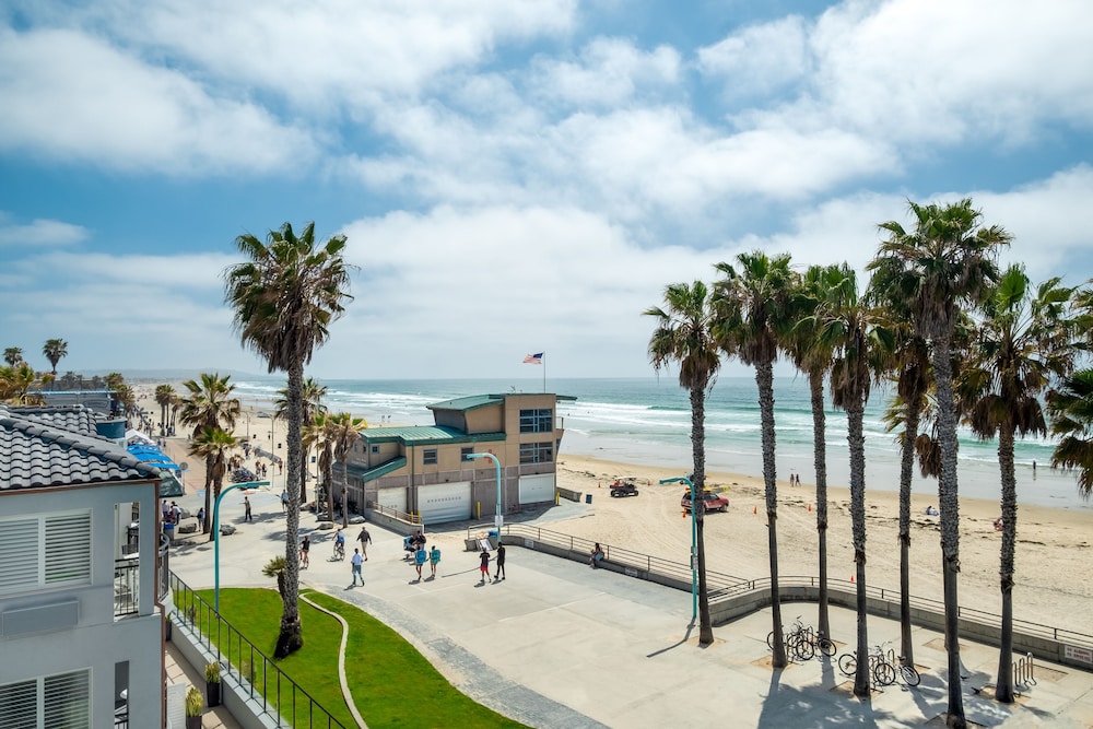 Exterior, Ocean Park Inn