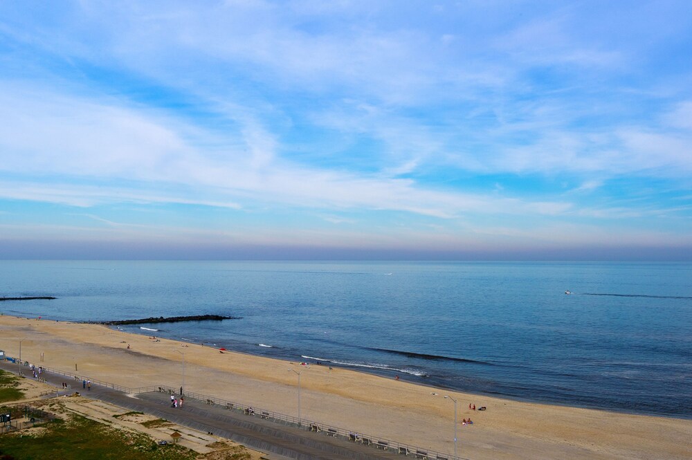 The Berkeley Oceanfront Hotel