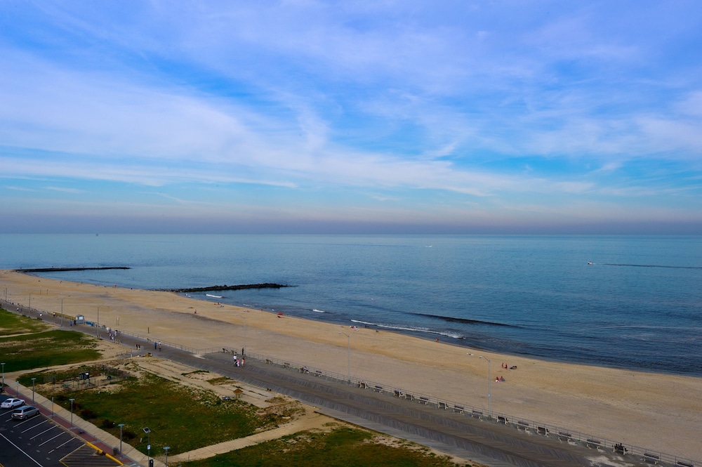 The Berkeley Oceanfront Hotel