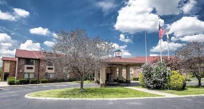 Red Roof Inn & Suites Hermitage
