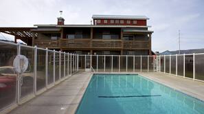 Seasonal outdoor pool, open 11:00 AM to 7:00 PM, sun loungers