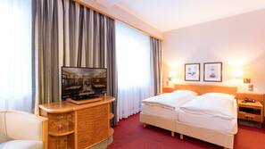 Hypo-allergenic bedding, minibar, in-room safe, desk