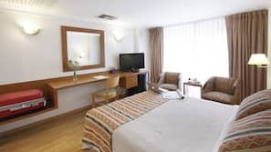 Minibar, escritorio, cortinas opacas y sistema de insonorización