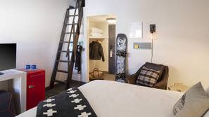 In-room safe, desk, laptop workspace, blackout drapes