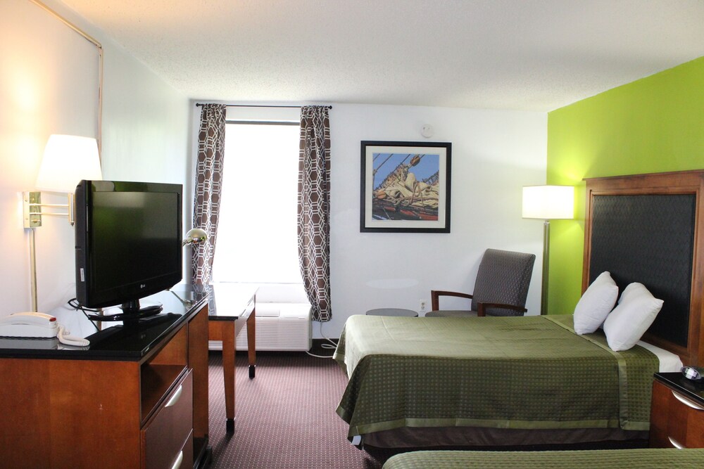 Carla Inn & Suites Roanoke Airport