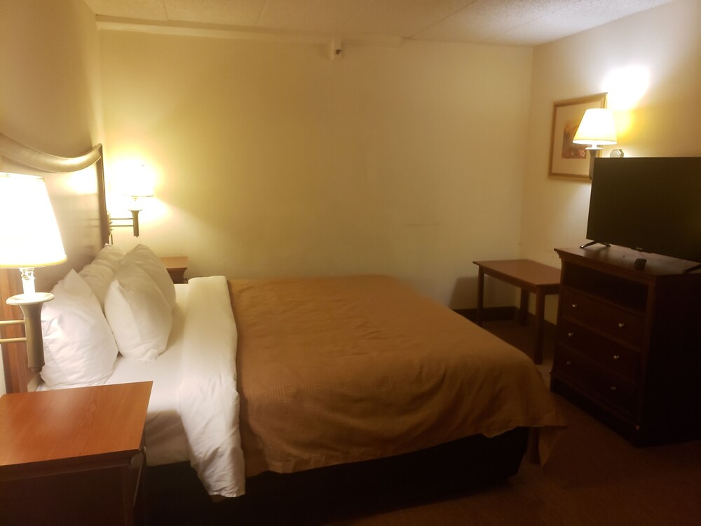 Room, Clarion Inn & Suites Central I-44