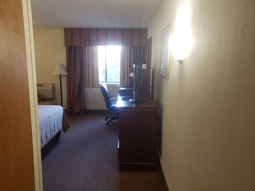 Room, Clarion Inn & Suites Central I-44