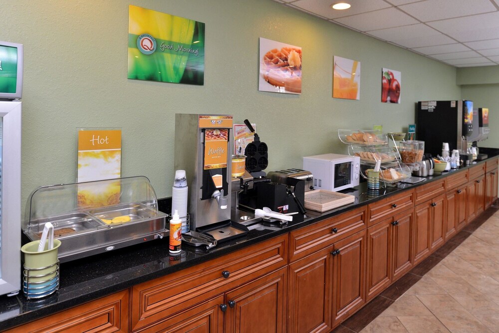 Coffee service, Quality Inn & Suites