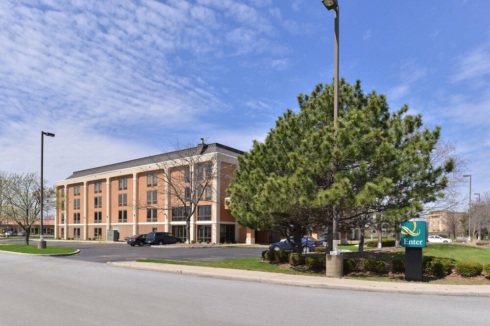 Exterior, Quality Inn & Suites