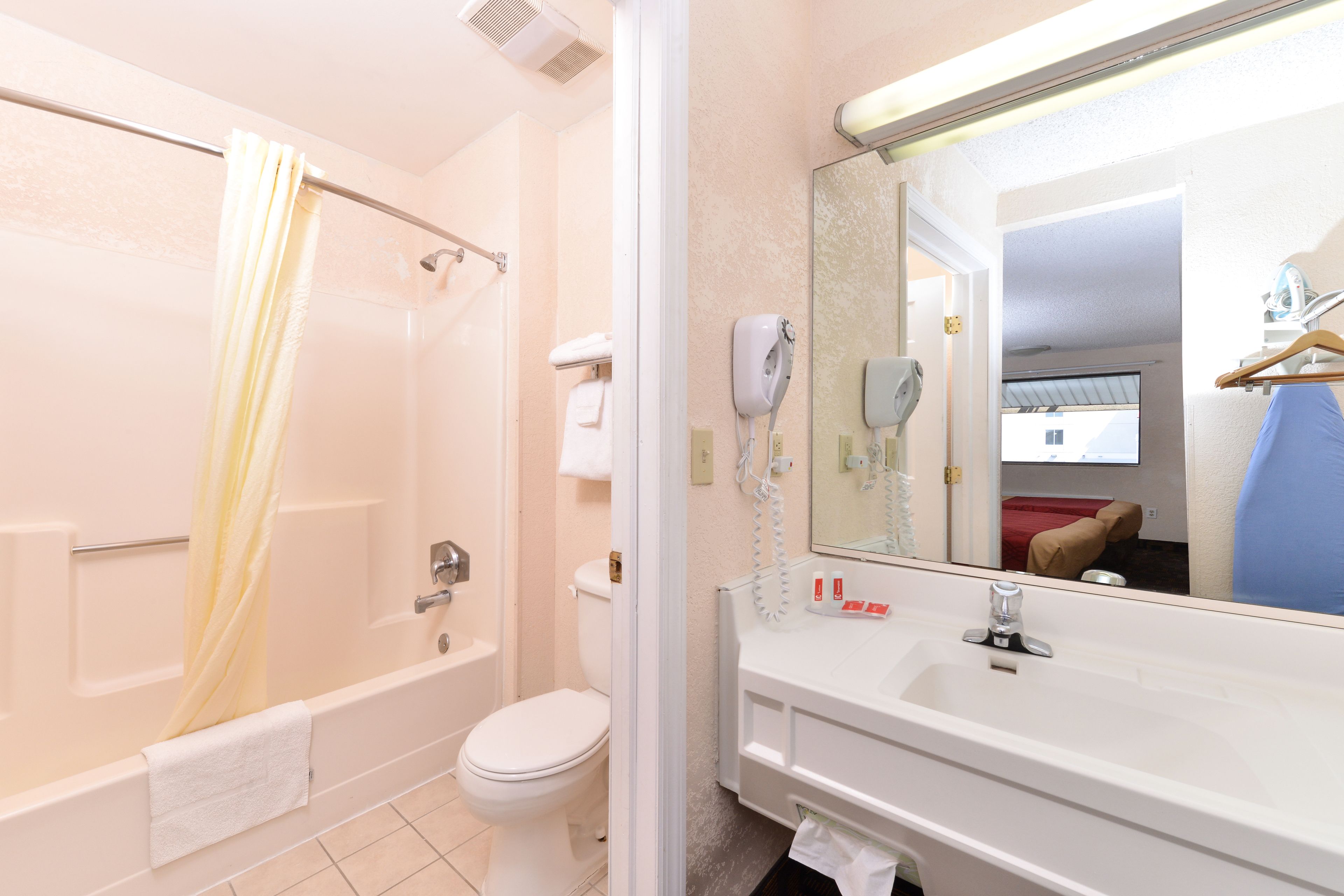 Econo Lodge Bellmawr Area in Mount Laurel, United States