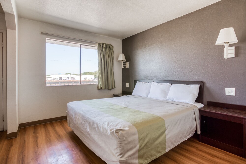 Oyo Hotel Irving Dfw Airport North In Dallas Hotel Rates