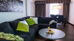 Premium bedding, pillowtop beds, in-room safe, desk