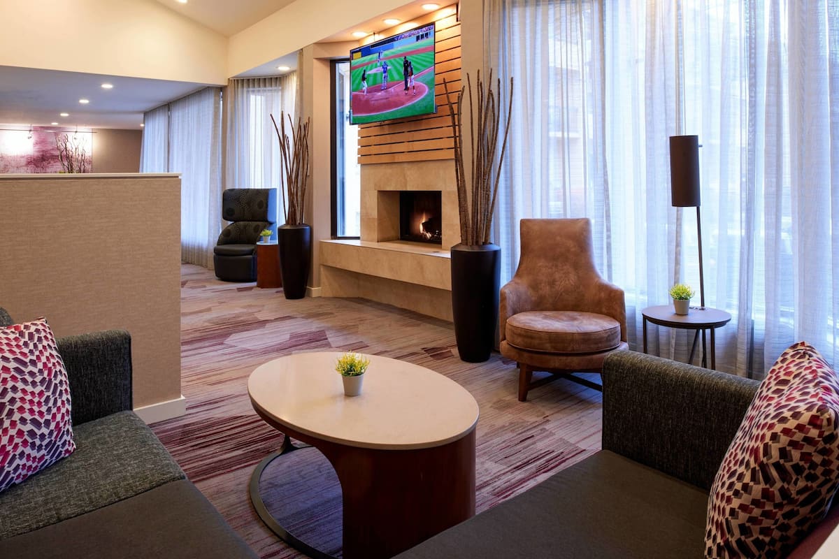Courtyard By Marriott Detroit Metropolitan Airport Romulus In Detroit Mi Expedia