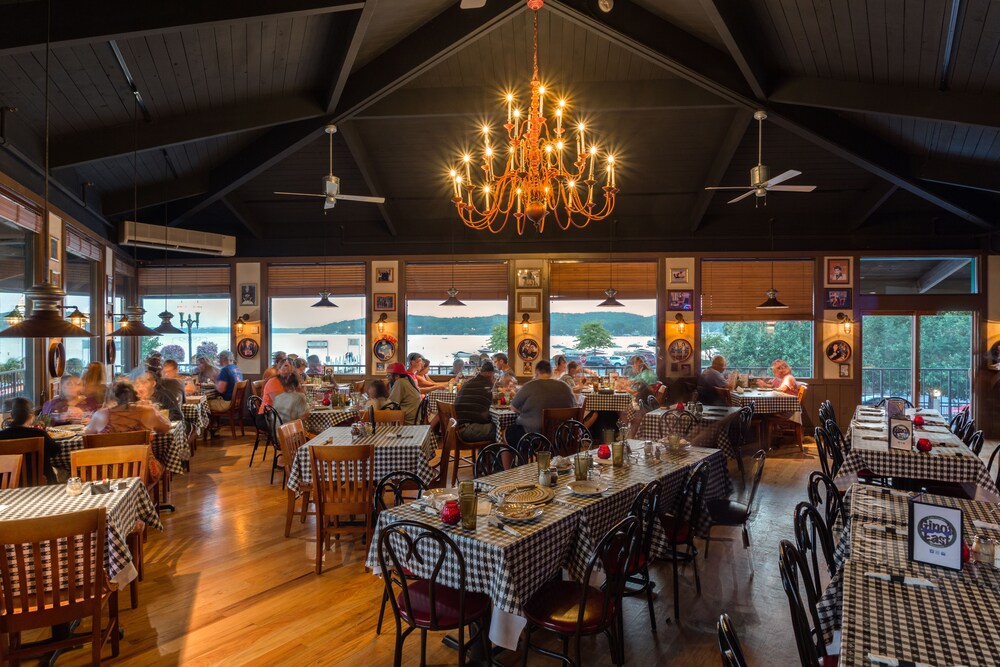 Restaurant, Harbor Shores on Lake Geneva