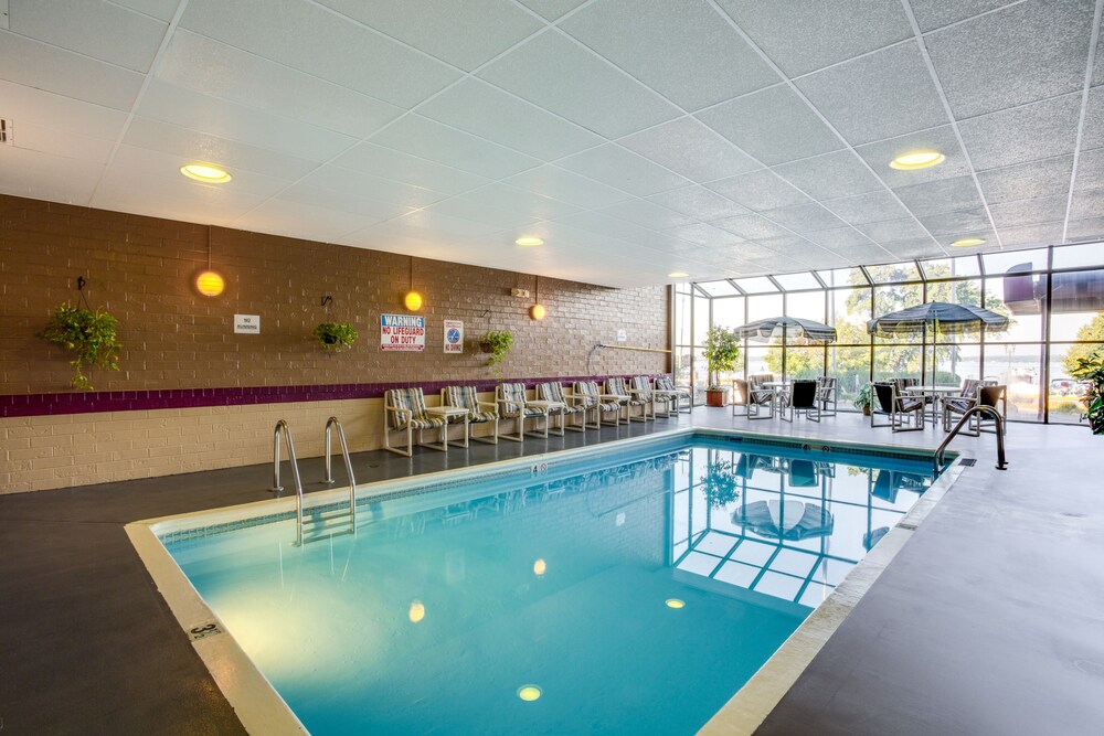 Indoor pool, Harbor Shores on Lake Geneva