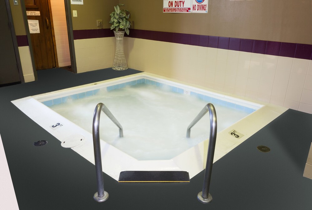 Indoor spa tub, Harbor Shores on Lake Geneva