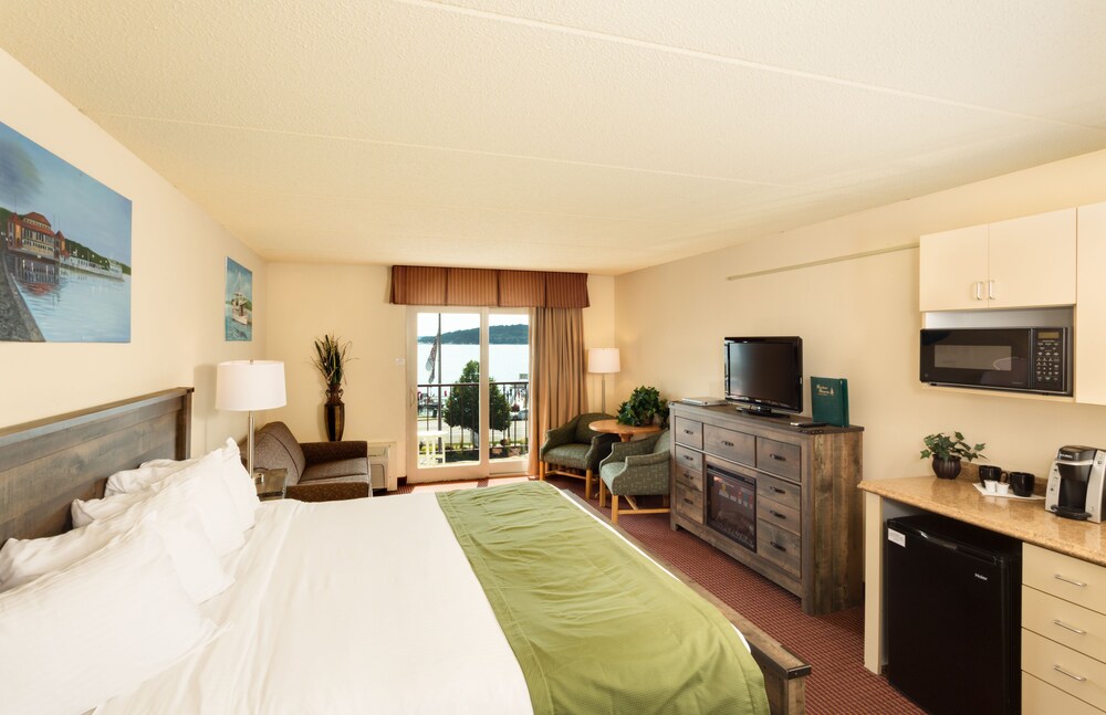 Room, Harbor Shores on Lake Geneva