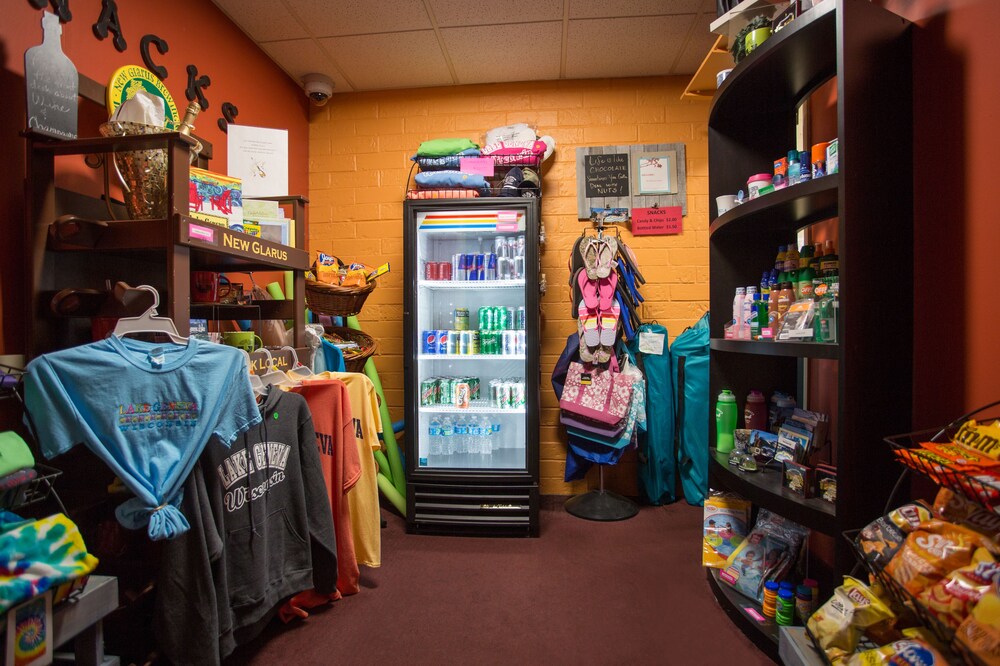 Gift shop, Harbor Shores on Lake Geneva