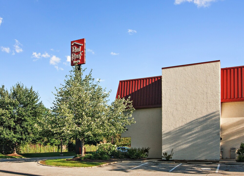 Red Roof Inn Cleveland Airport-Middleburg Heights