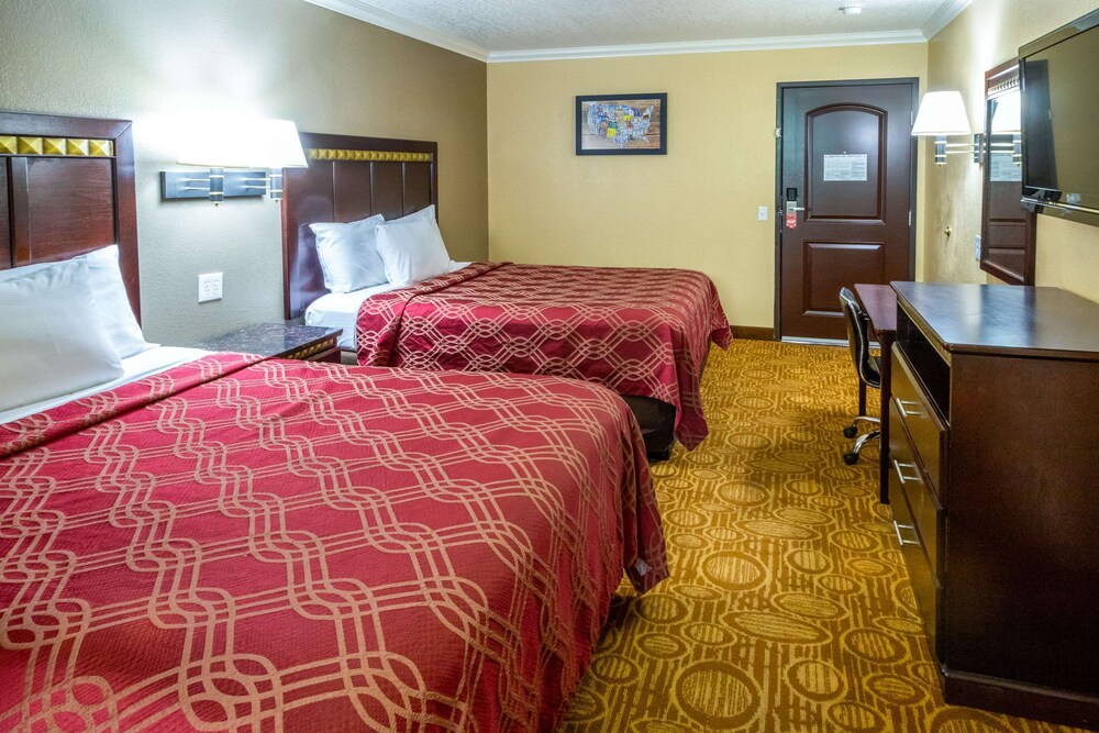 Econo Lodge Inn & Suites Fallbrook Downtown