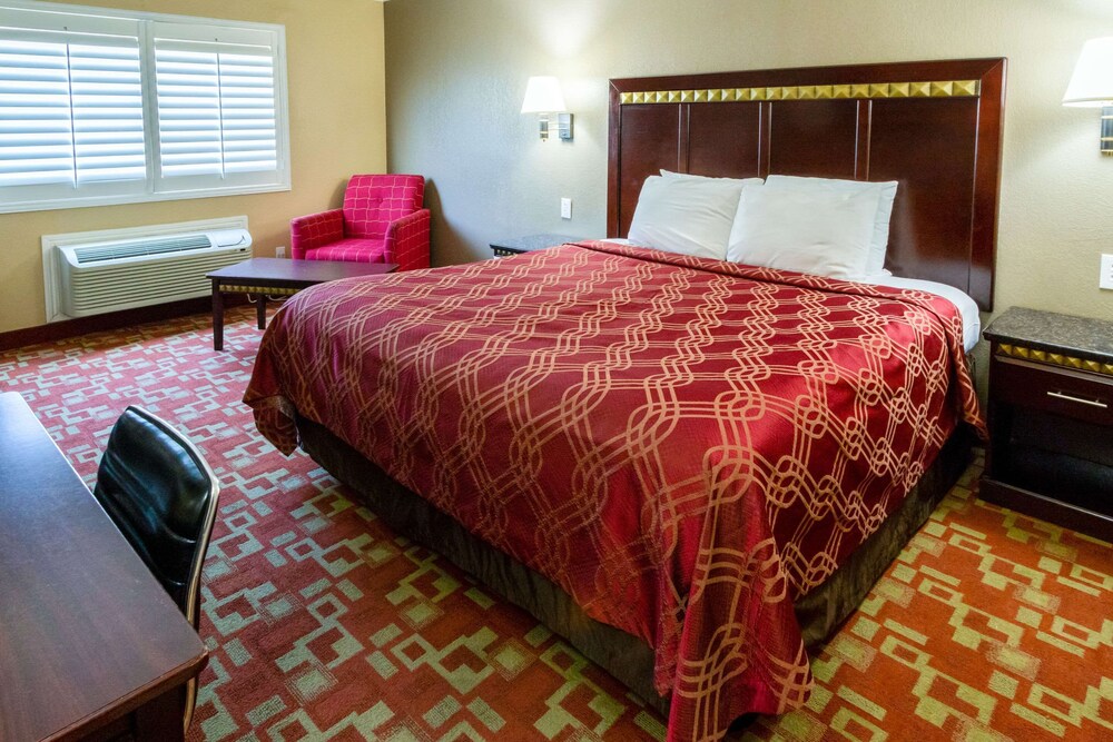 Econo Lodge Inn & Suites Fallbrook Downtown