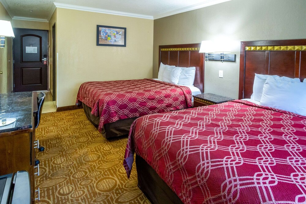 Econo Lodge Inn & Suites Fallbrook Downtown