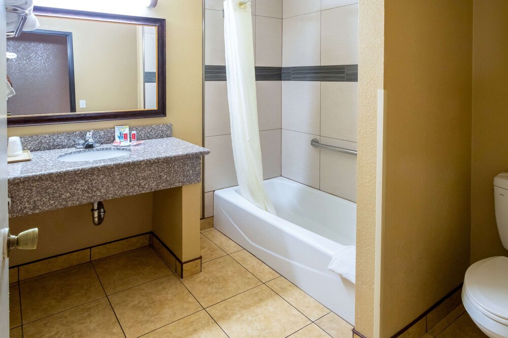 Econo Lodge Inn & Suites Fallbrook Downtown