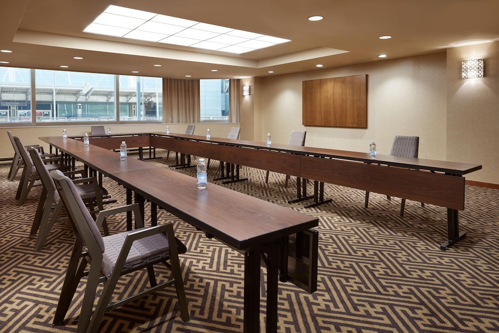 Sheraton Gateway Hotel In Toronto International Airport in Toronto