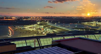 Sheraton Gateway Hotel In Toronto International Airport