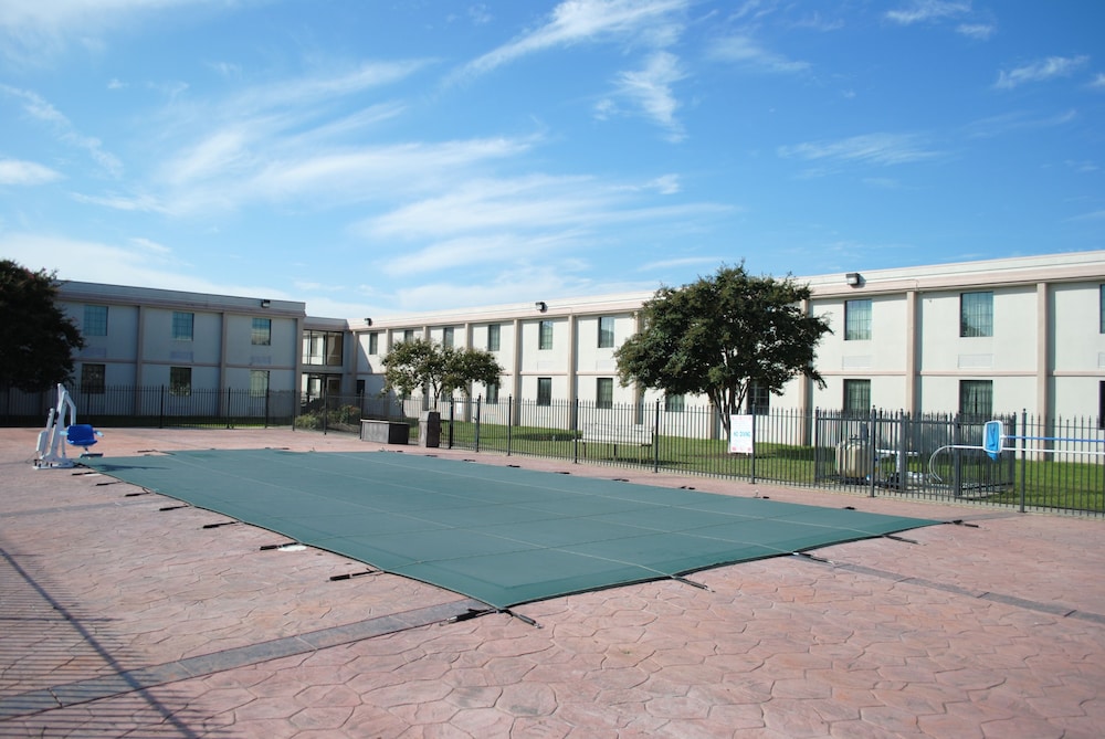 Pool, Suburban Extended Stay Hotel Chester I-95