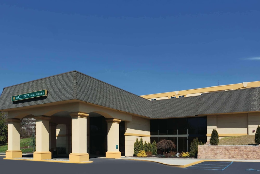 La Quinta Inn & Suites by Wyndham White Plains - Elmsford