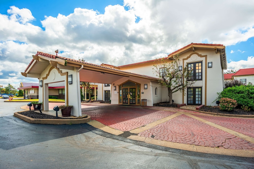 Exterior, Motel 6 Hazelwood, MO