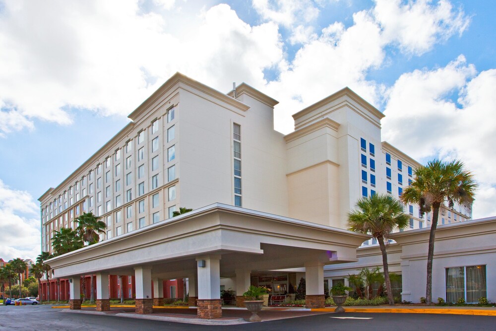 holiday inn across from universal