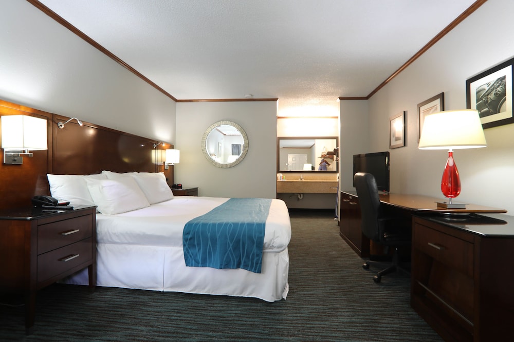 Days Inn by Wyndham Foley in Foley Best Rates & Deals on Orbitz