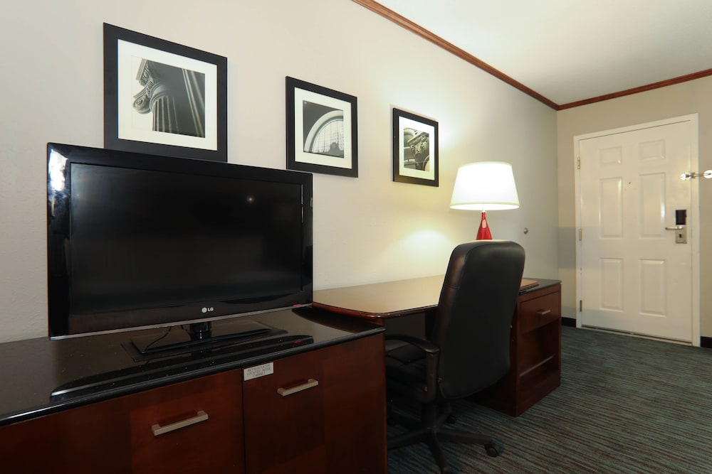 Days Inn by Wyndham Foley in Foley Best Rates & Deals on Orbitz