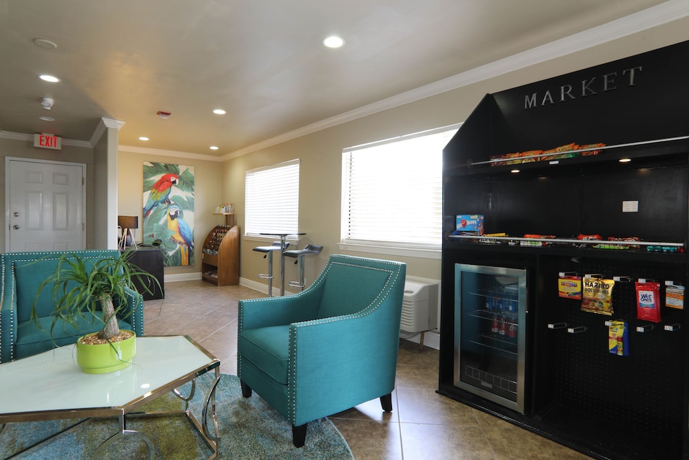 Days Inn by Wyndham Foley in Foley Best Rates & Deals on Orbitz