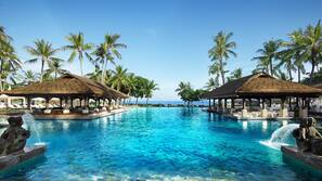 6 outdoor pools