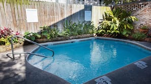 2 outdoor pools