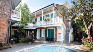 2 outdoor pools