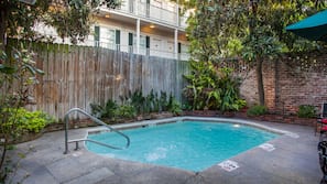 2 outdoor pools